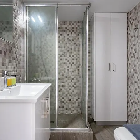 Olympian 2br With Balcony Apartment *